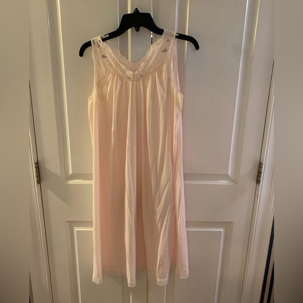 Vintage Shadowline light pink with lace and petite floral .small